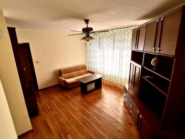 Дава се под наем Тристаен апартамент в Бургас, Славейков - 70 кв.м за 499.8 € - Снимка #1