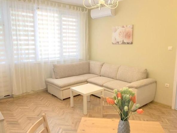 Дава се под наем Двустаен апартамент в Пловдив, Център - 65 кв.м за 459 € - Снимка #1