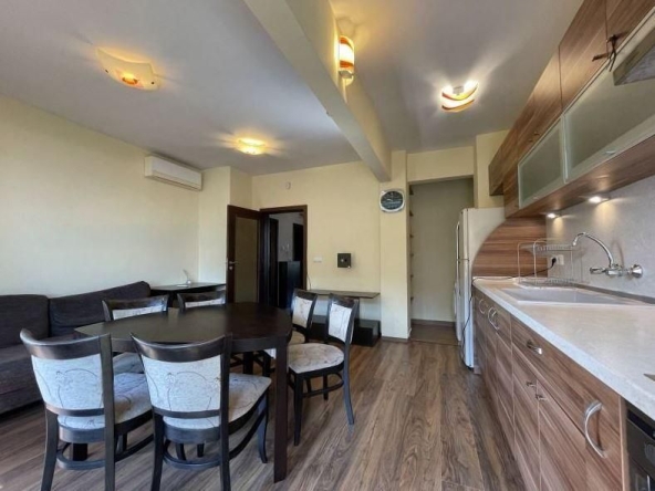 Дава се под наем Тристаен апартамент в Варна, Център - 91 кв.м за 698.19 € - Снимка #1