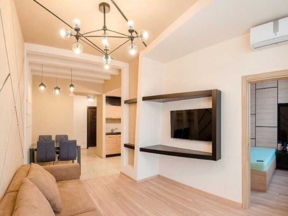 Дава се под наем Тристаен апартамент в Пловдив, Южен - 82 кв.м за 290.7 € - Снимка #1