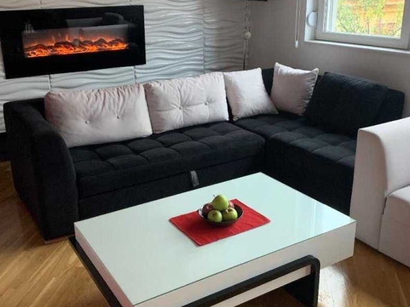 Дава се под наем Тристаен апартамент в Бургас, Братя Миладинови - 100 кв.м за 408 € - Снимка #1