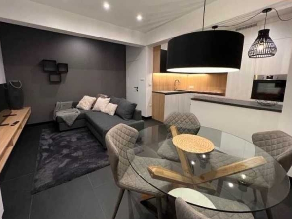 Дава се под наем Двустаен апартамент в Варна, Спортна зала - 80 кв.м за 600 € - Снимка #1