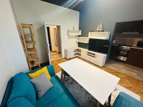 Дава се под наем Двустаен апартамент в Варна, Център - 55 кв.м за 500 € - Снимка #1