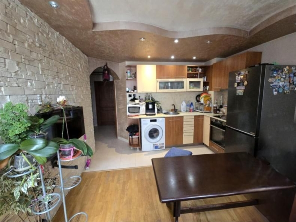 Дава се под наем Двустаен апартамент в Пловдив, Кючук Париж - 60 кв.м за 350 € - Снимка #1