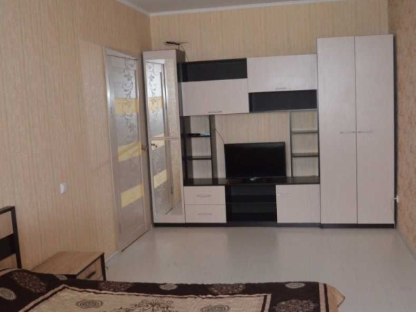 Дава се под наем Едностаен апартамент в Пловдив, Южен - 45 кв.м за 204 € - Снимка #1
