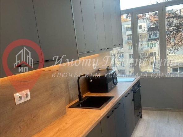 Дава се под наем Тристаен апартамент в София, Център - 110 кв.м за 1296.42 € - Снимка #1