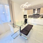 Дава се под наем Тристаен апартамент в Варна, Център - 100 кв.м за 920 € - Снимка #1