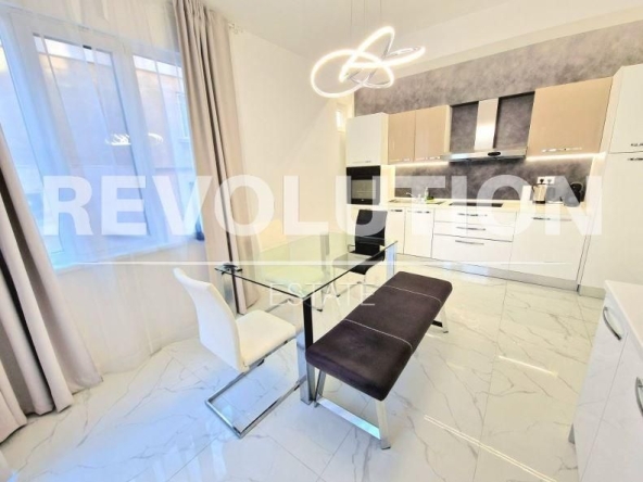 Дава се под наем Четиристаен апартамент в Варна, Център - 100 кв.м за 900 € - Снимка #1