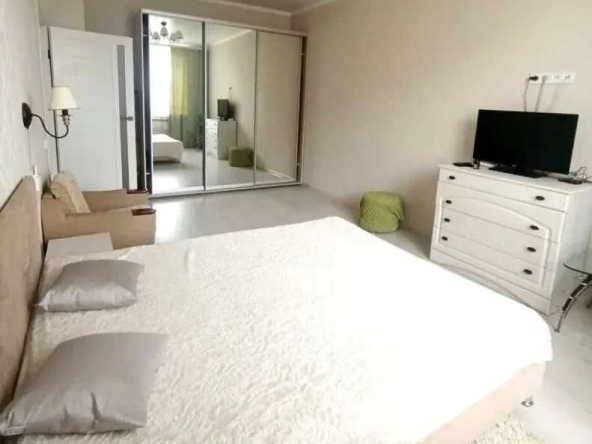 Дава се под наем Двустаен апартамент в София, Център - 56 кв.м за 407.49 € - Снимка #1