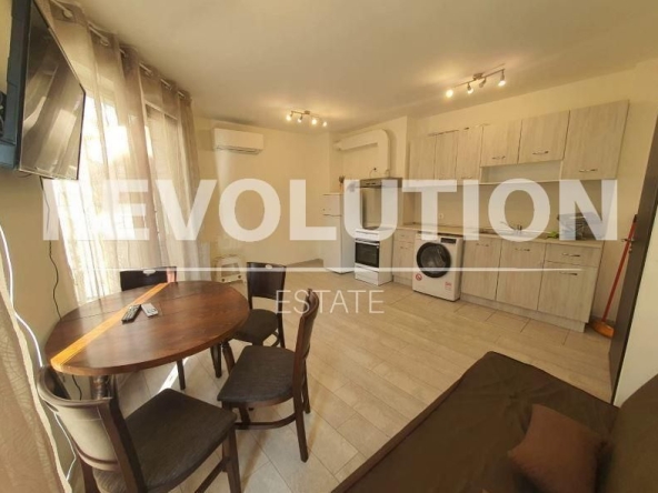 Дава се под наем Тристаен апартамент в Варна, Център - 73 кв.м за 598.23 € - Снимка #1