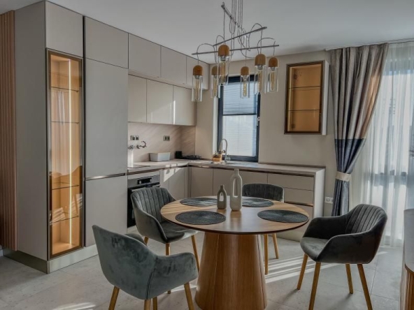 Дава се под наем Тристаен апартамент в Пловдив, Остромила - 96 кв.м за 867 € - Снимка #1