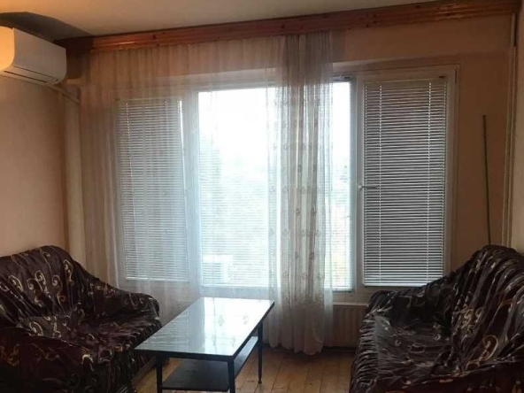 Дава се под наем Двустаен апартамент в Пловдив, Кършияка - 46 кв.м за 255 € - Снимка #1