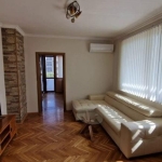 Дава се под наем Двустаен апартамент в Варна, Колхозен пазар - 70 кв.м за 690 € - Снимка #1