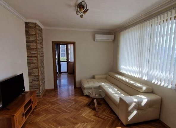 Дава се под наем Двустаен апартамент в Варна, Колхозен пазар - 70 кв.м за 690 € - Снимка #1