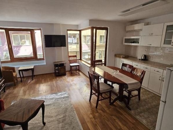 Дава се под наем Тристаен апартамент в Варна, Гръцка махала - 90 кв.м за 767 € - Снимка #1