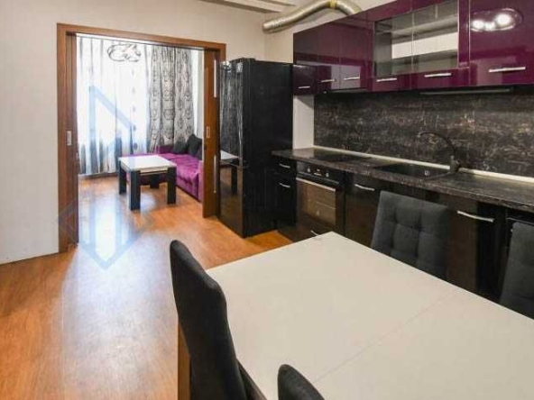 Дава се под наем Тристаен апартамент в София, Център - 75 кв.м за 747.66 € - Снимка #1