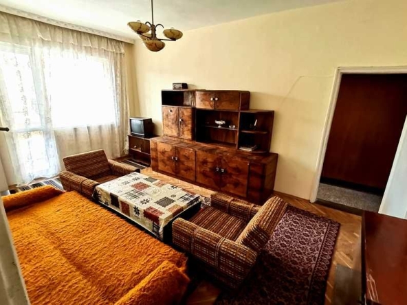 Дава се под наем Тристаен апартамент в Бургас, Център - 90 кв.м за 229.5 € - Снимка #1