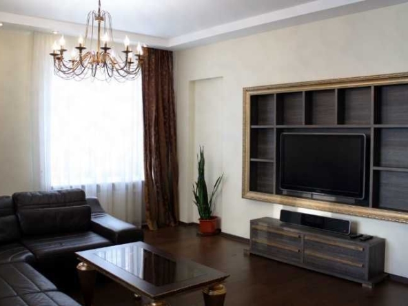 Дава се под наем Тристаен апартамент в Пловдив, Остромила - 77 кв.м за 188.7 € - Снимка #1