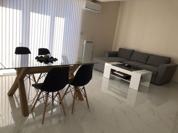 Дава се под наем Двустаен апартамент в София, Изгрев - 90 кв.м за 628.32 € - Снимка #1