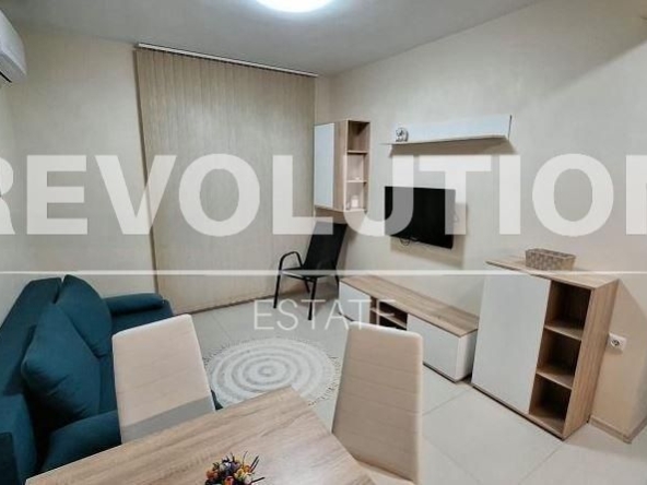 Дава се под наем Двустаен апартамент в Варна, Изгрев - 65 кв.м за 648.21 € - Снимка #1