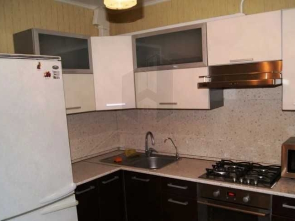 Дава се под наем Двустаен апартамент в Пловдив, Гагарин - 65 кв.м за 239.7 € - Снимка #1