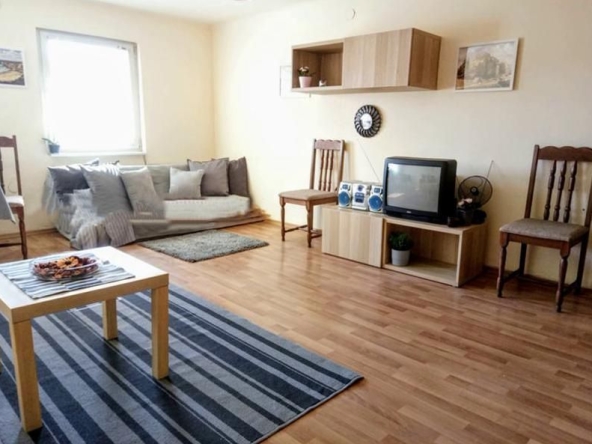 Дава се под наем Тристаен апартамент в София, Център - 60 кв.м за 767 € - Снимка #1