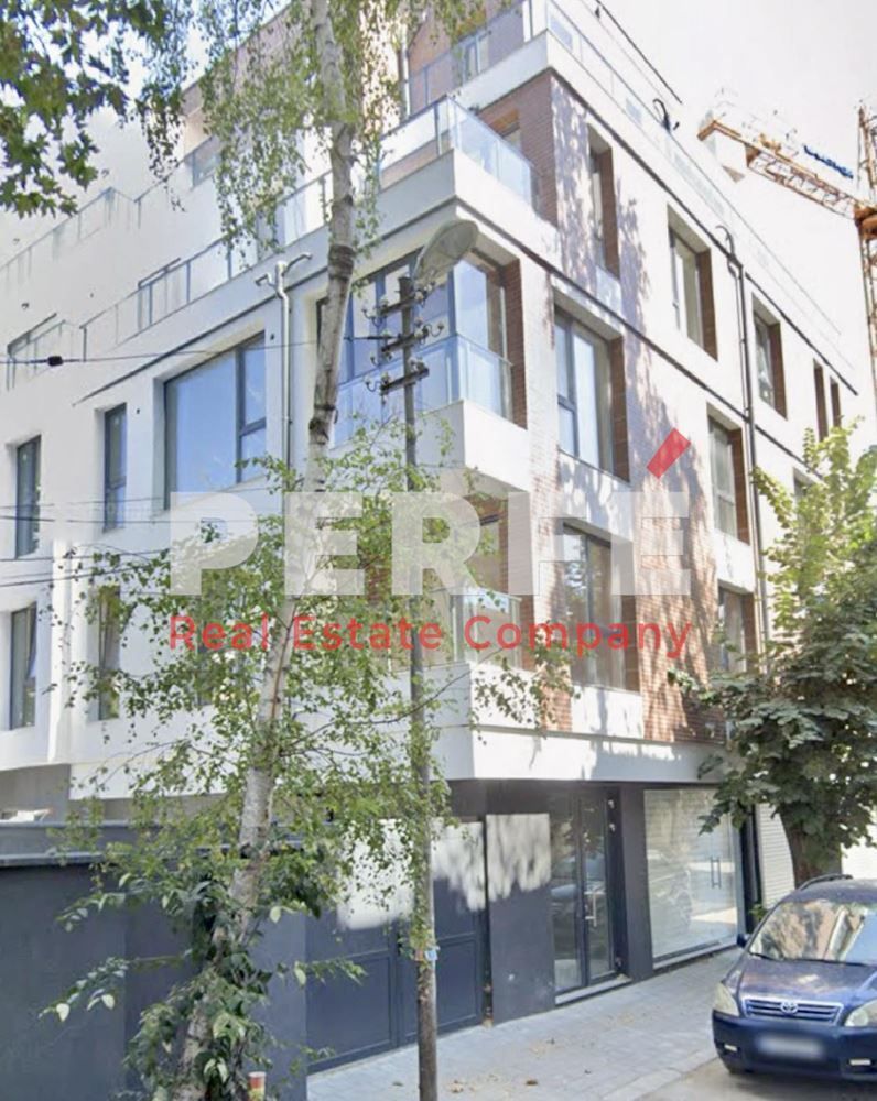 Тристаен апартамент в Бургас, Център - 92 кв.м за 3200 €/кв.м - Снимка #1