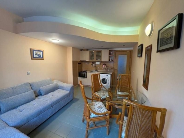 Дава се под наем Двустаен апартамент в Варна, Център - 55 кв.м за 409 € - Снимка #1