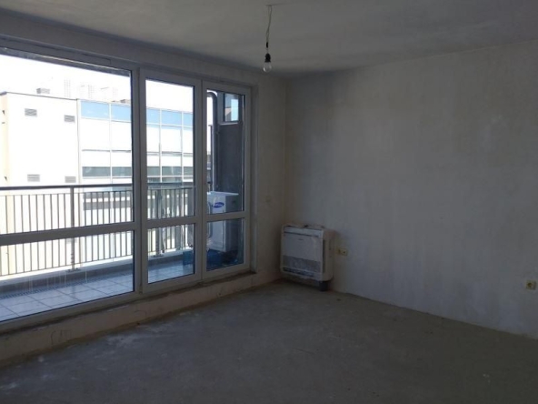 Тристаен апартамент в Варна, Левски - 82 кв.м за 2671 €/кв.м - Снимка #1