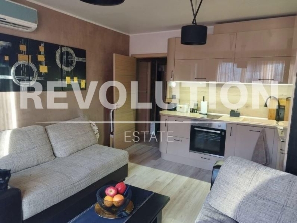 Дава се под наем Двустаен апартамент в Варна, Възраждане 1 - 55 кв.м за 375 € - Снимка #1