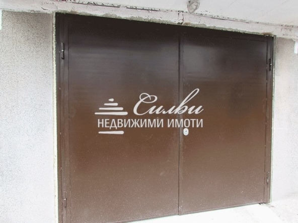 Гараж / Паркомясто в Шумен, Военно училище - 18 кв.м за 1473 €/кв.м - Снимка #1