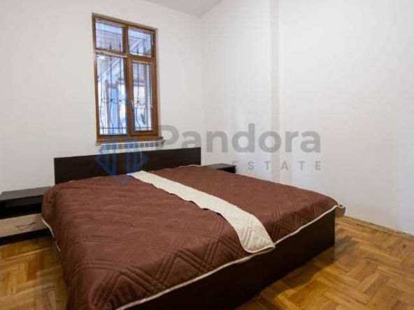 Дава се под наем Тристаен апартамент в София, Център - 100 кв.м за 520 € - Снимка #1