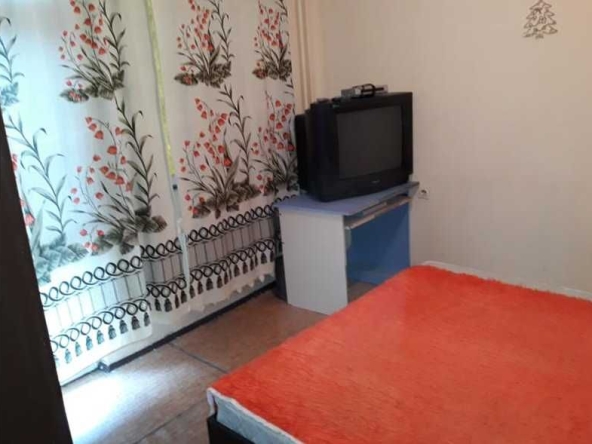 Дава се под наем Двустаен апартамент в Бургас, Славейков - 63 кв.м за 150 € - Снимка #1