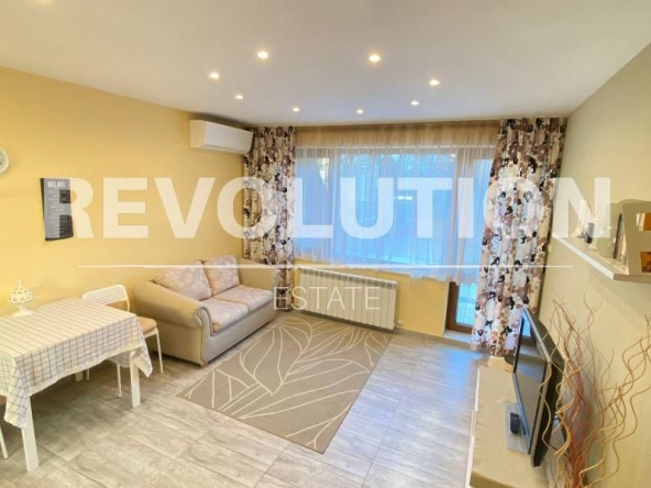 Дава се под наем Двустаен апартамент в Варна, Център - 45 кв.м за 600 € - Снимка #1