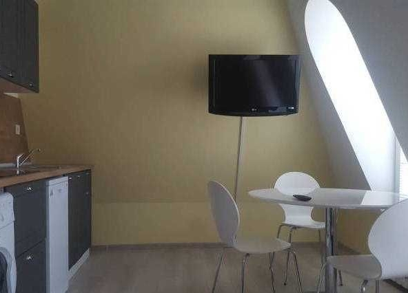 Дава се под наем Двустаен апартамент в Бургас, Център - 65 кв.м за 459 € - Снимка #1