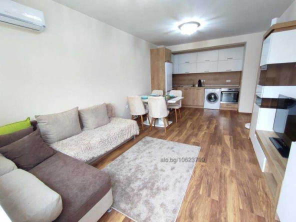 Дава се под наем Тристаен апартамент в Бургас, Център - 75 кв.м за 816 € - Снимка #1