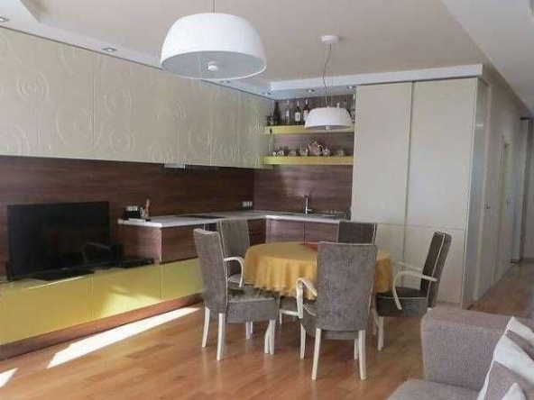 Дава се под наем Двустаен апартамент в Бургас, Лазур - 75 кв.м за 561 € - Снимка #1