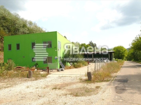 Магазин в с. Говежда, Област Монтана - 2674 кв.м за 138 €/кв.м - Снимка #1