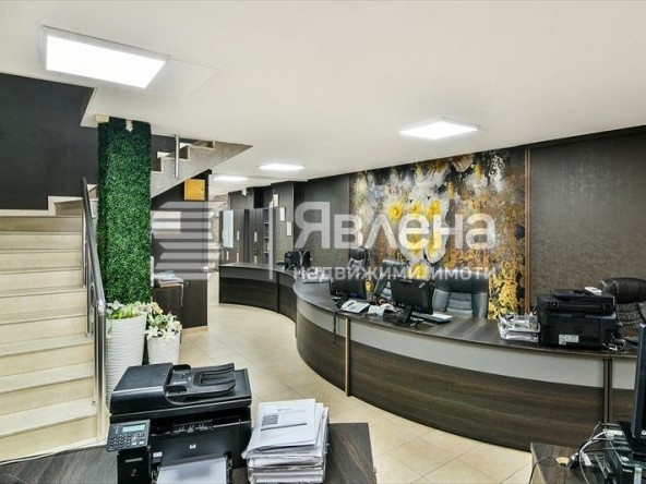 Дава се под наем Офис в Варна, ВИНС - 295 кв.м за 2493.39 € - Снимка #1