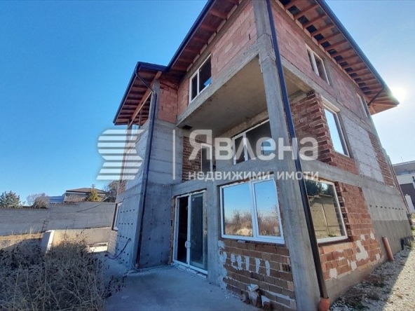 Къща в с. Марково, Област Пловдив - 348 кв.м за 432 €/кв.м - Снимка #1