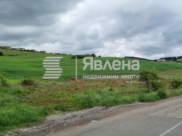 Парцел в с. Кладница, Област Перник - 2068 кв.м за 28 €/кв.м - Снимка #1