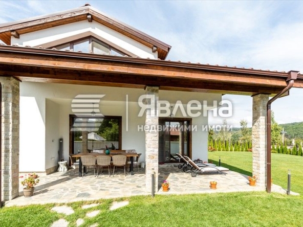 Къща в с. Ковачевци, Област Перник - 210 кв.м за 2096 €/кв.м - Снимка #1