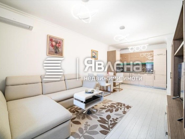 Двустаен апартамент в Варна, Център - 86 кв.м за 3721 €/кв.м - Снимка #1