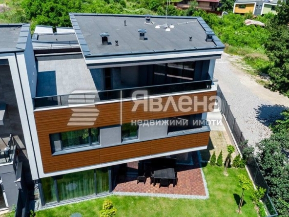 Къща в с. Панчарево, Област София-град - 335 кв.м за 1881 €/кв.м - Снимка #1