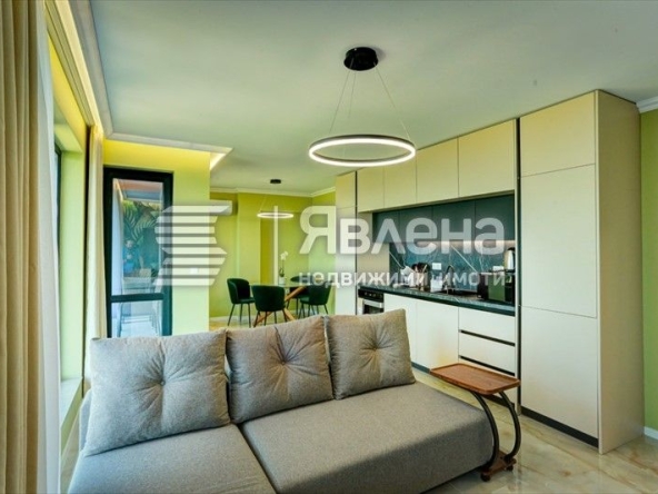 Дава се под наем Тристаен апартамент в Варна, Галата - 108 кв.м за 950 € - Снимка #1
