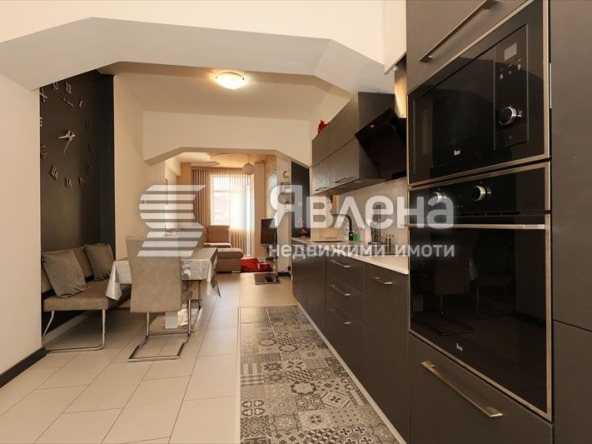 Тристаен апартамент в София, Център - 100 кв.м за 3920 €/кв.м - Снимка #1