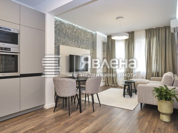 Тристаен апартамент в София, Център - 85 кв.м за 3918 €/кв.м - Снимка #1