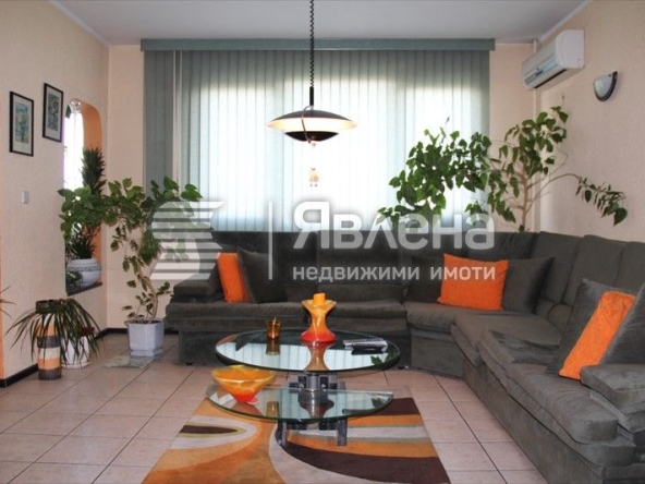 Тристаен апартамент в София, Света Троица - 114 кв.м за 1886 €/кв.м - Снимка #1