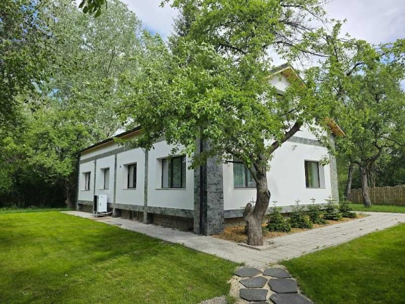 Къща в с. Драгичево, Област Перник - 320 кв.м за 1500 €/кв.м - Снимка #1