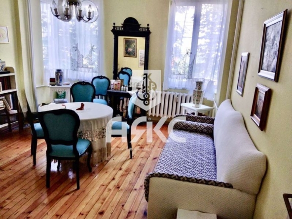 Четиристаен апартамент в София, Център - 120 кв.м за 3613 €/кв.м - Снимка #1